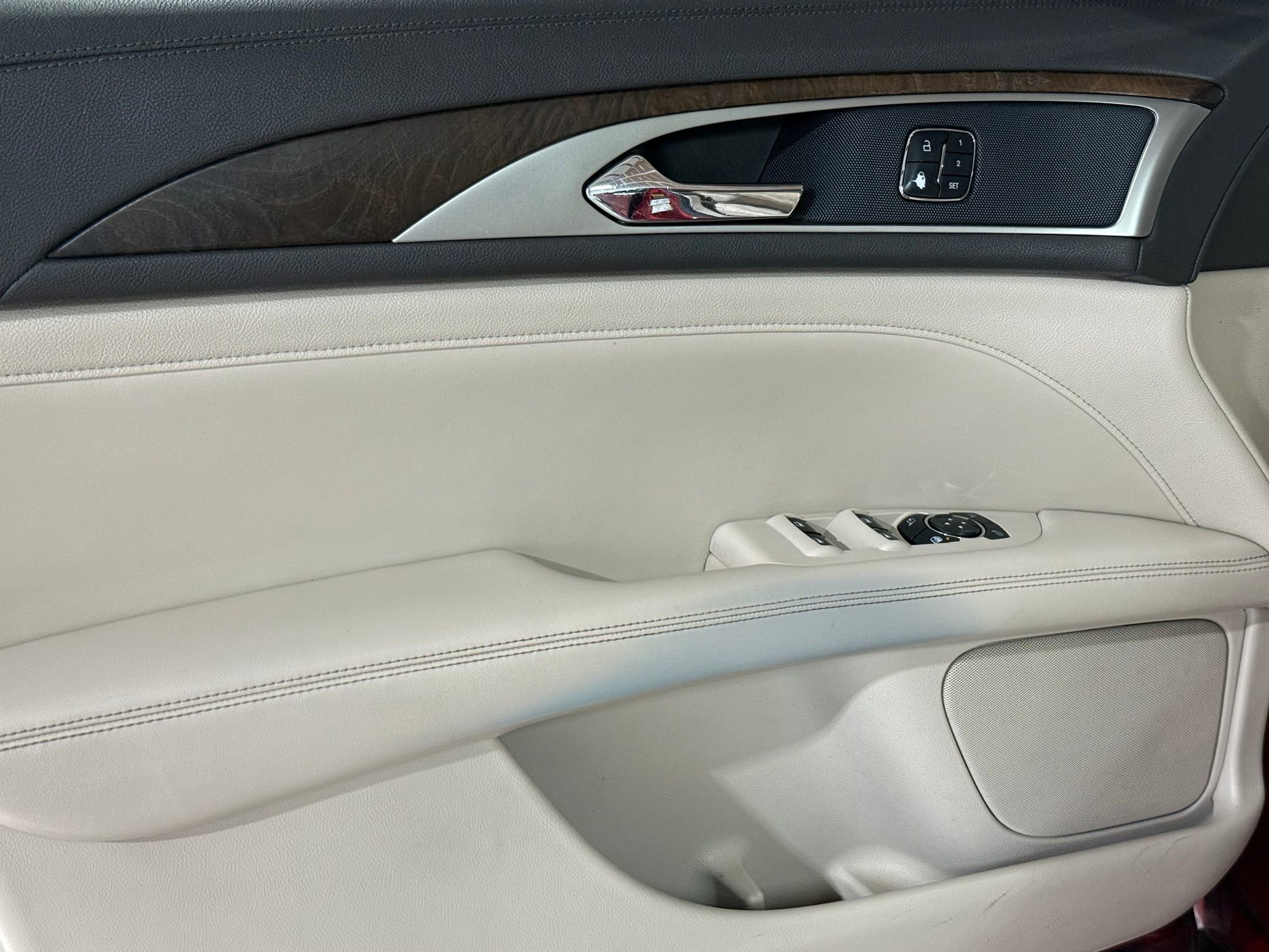 2017 Lincoln MKZ Select photo 12