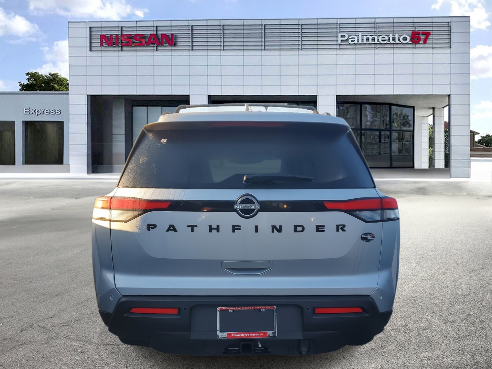 2025 Nissan Pathfinder SV photo 4
