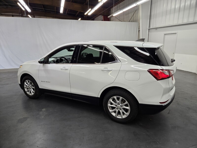 2019 Chevrolet Equinox LT photo 2