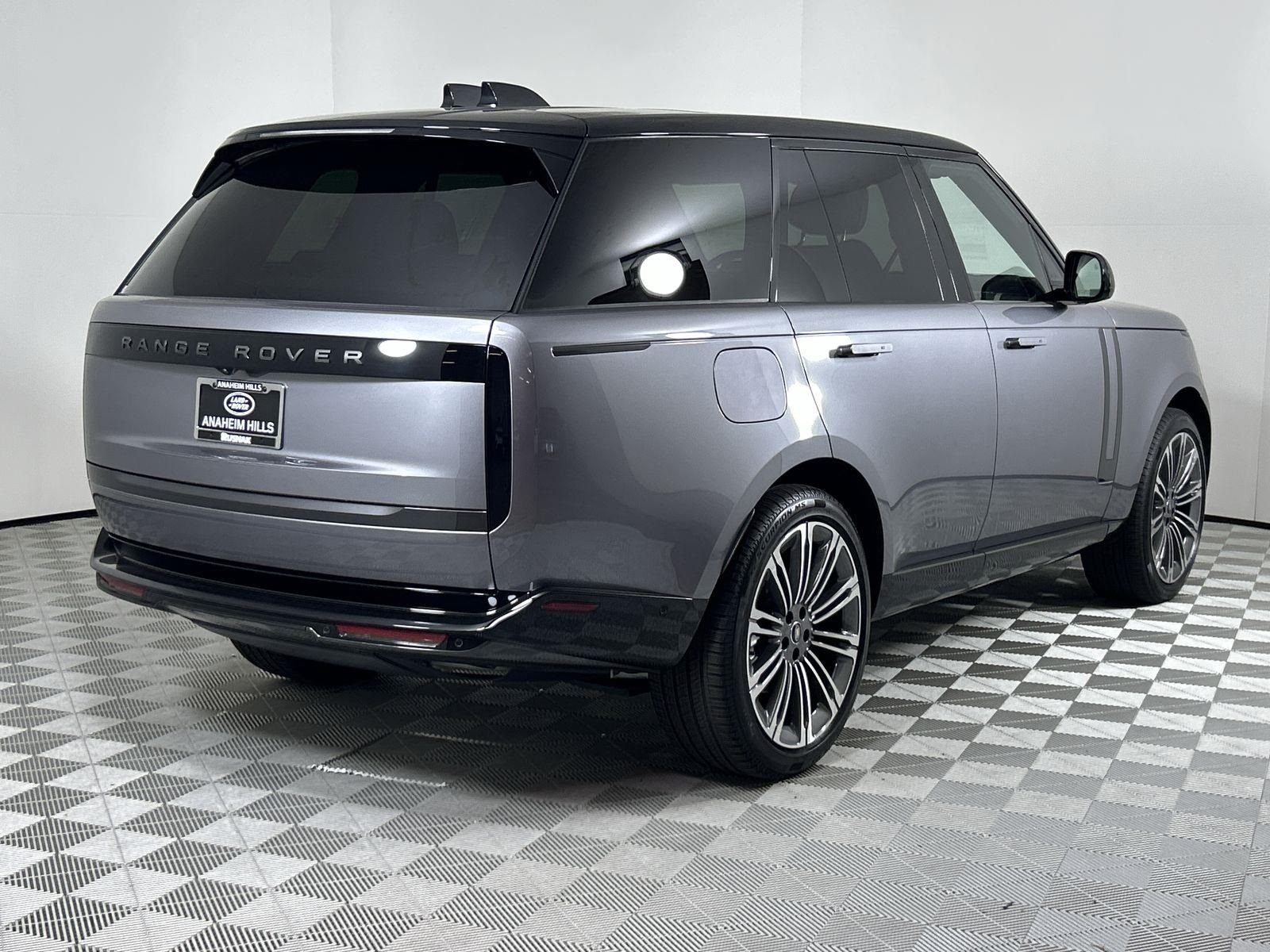 2025 Land Rover Range Rover SE photo 4
