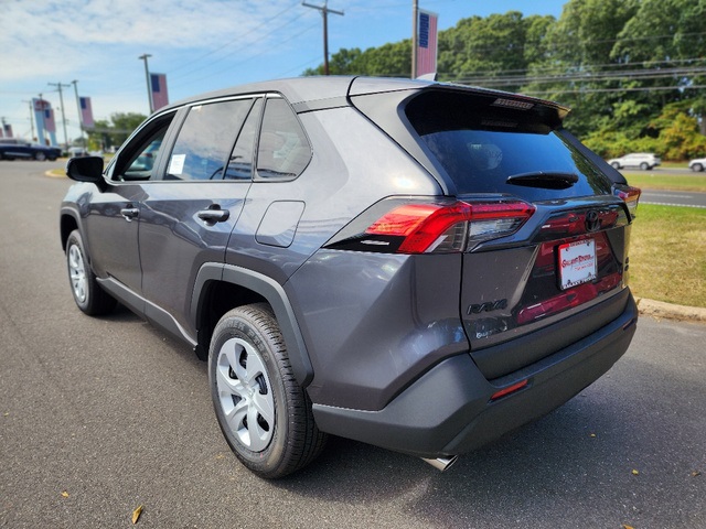 2025 Toyota RAV4 LE photo 4