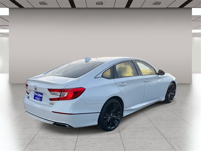 2018 Honda Accord Touring 2.0T photo 2