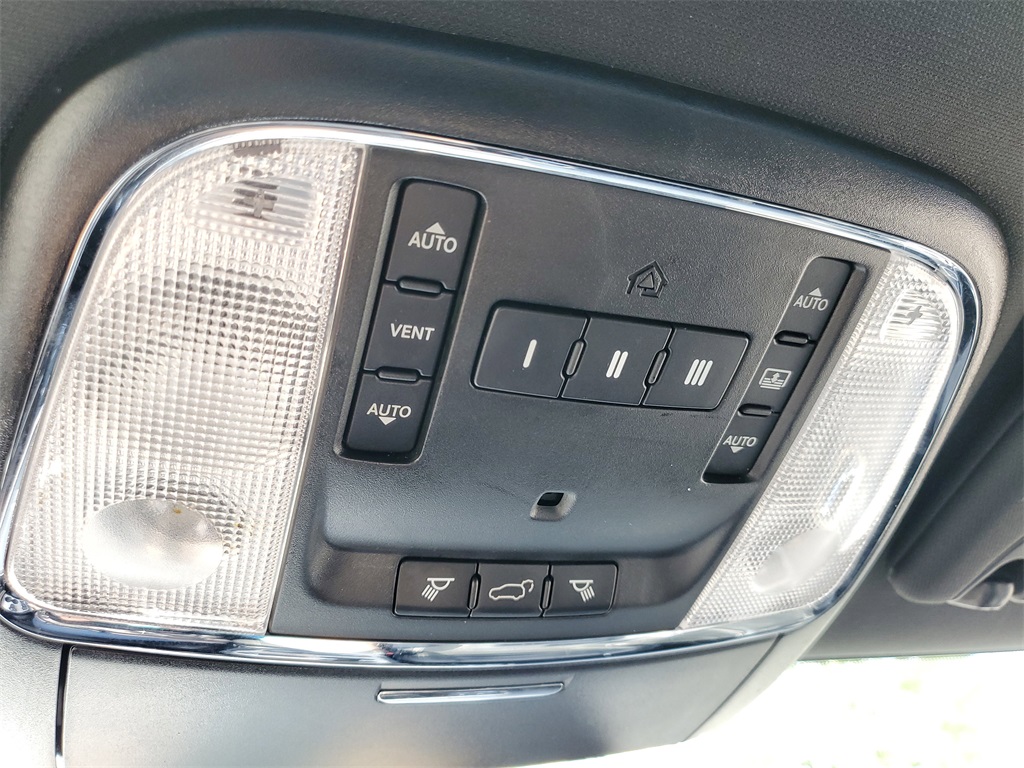 2014 Jeep Grand Cherokee Overland photo 30