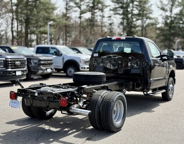 2025 Ford F-350 XL photo 4
