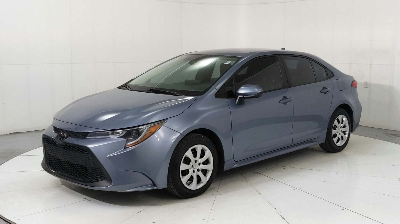 Used 2022 GRAY Toyota LE image 1