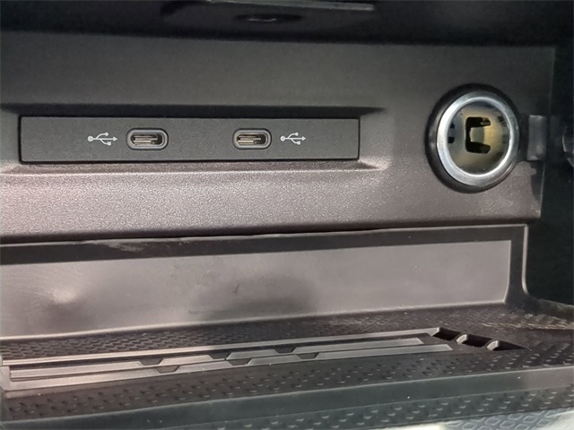 2025 Volkswagen Taos SEL photo 17