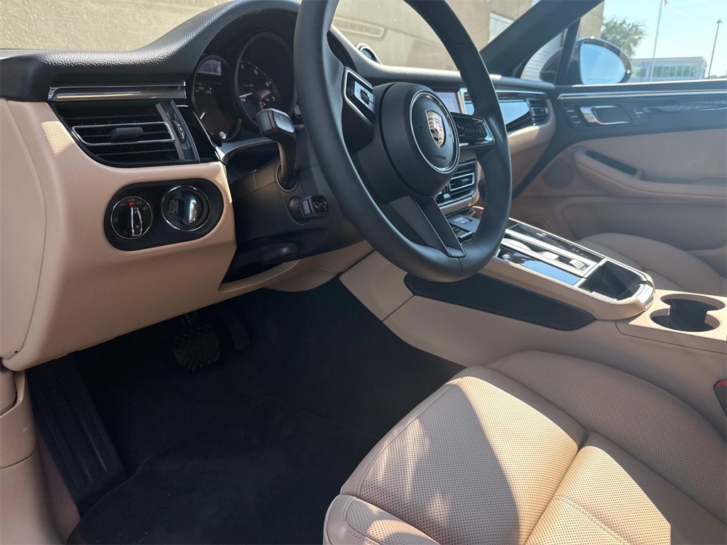 2026 Porsche Macan T photo 20