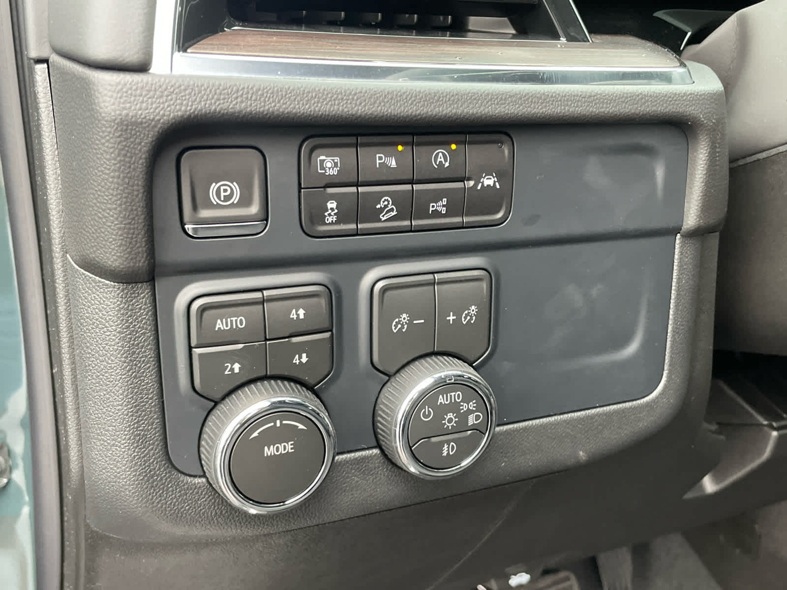 2026 Chevrolet Suburban Z71 photo 26