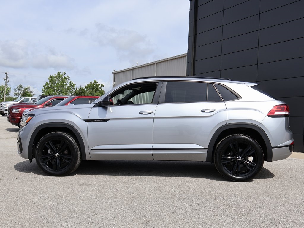 2023 Volkswagen Atlas Cross Sport V6 SEL R-Line photo 2