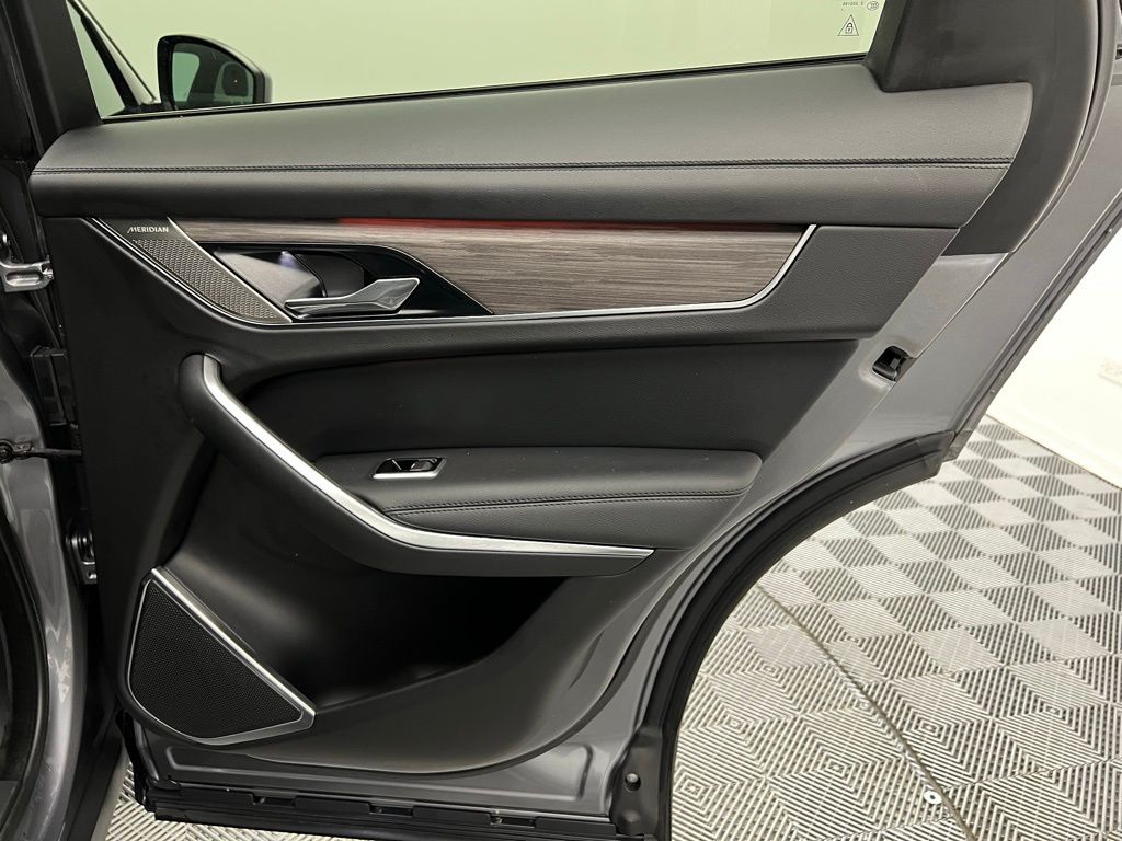 2022 Jaguar F-PACE P250 S photo 21
