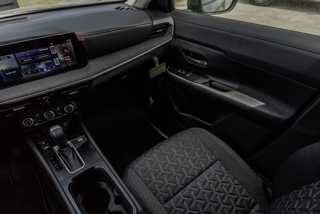 2025 Nissan Kicks SV photo 20