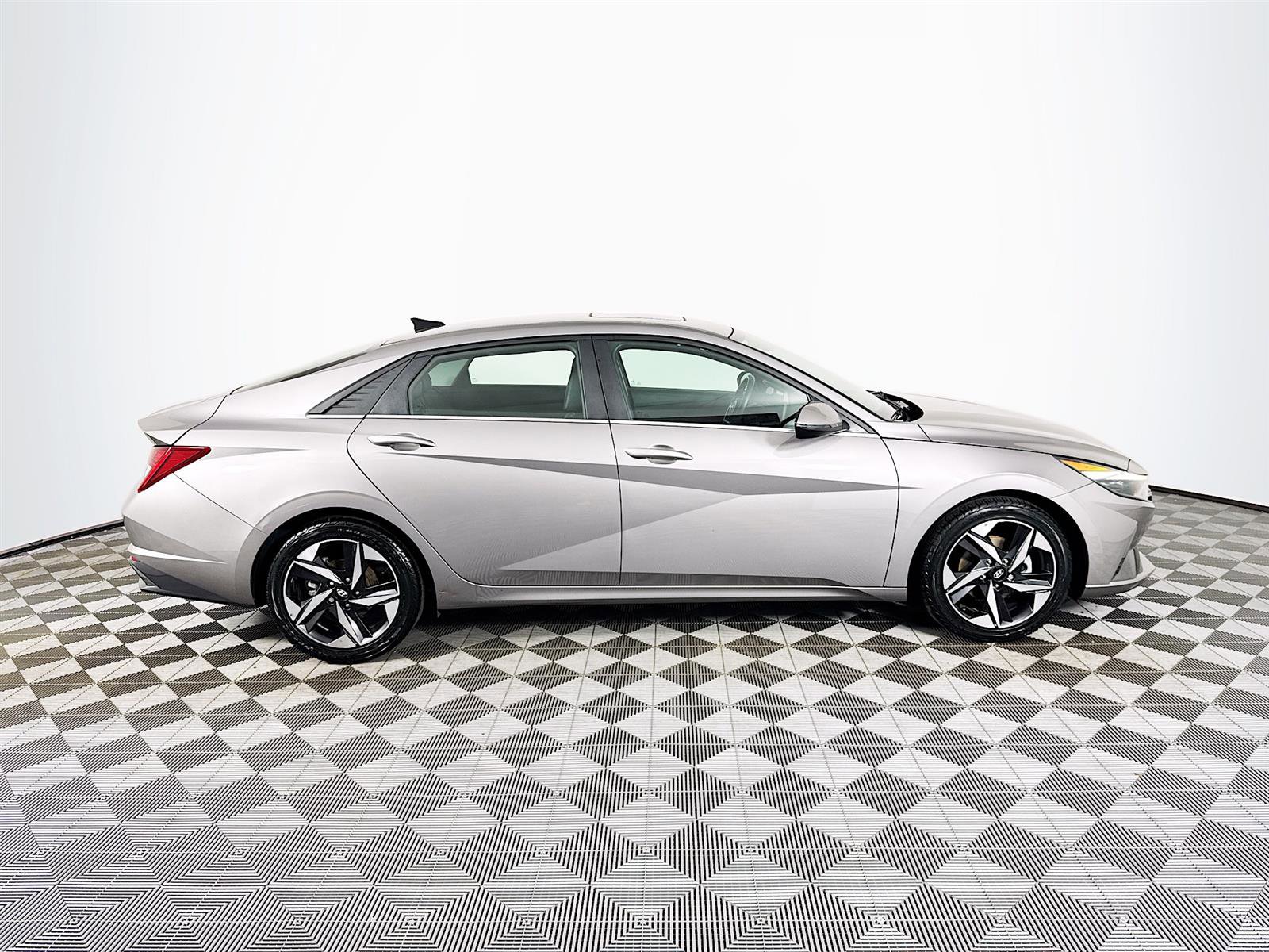 2021 Hyundai Elantra Limited photo 4