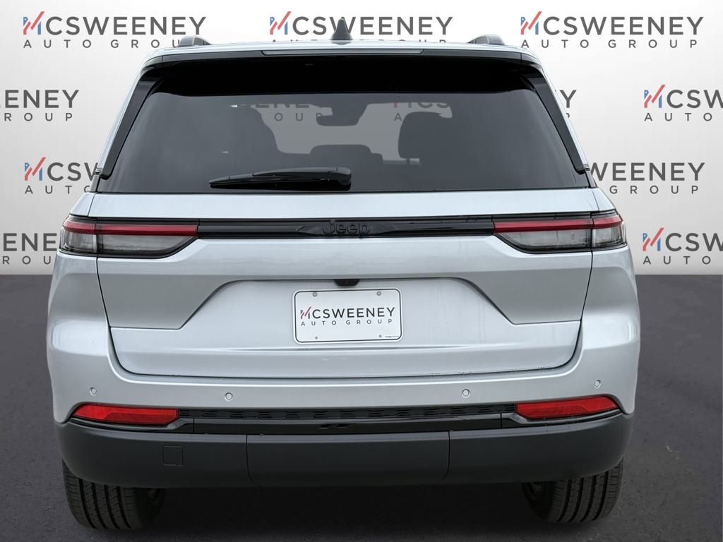 2025 Jeep Grand Cherokee Altitude photo 2