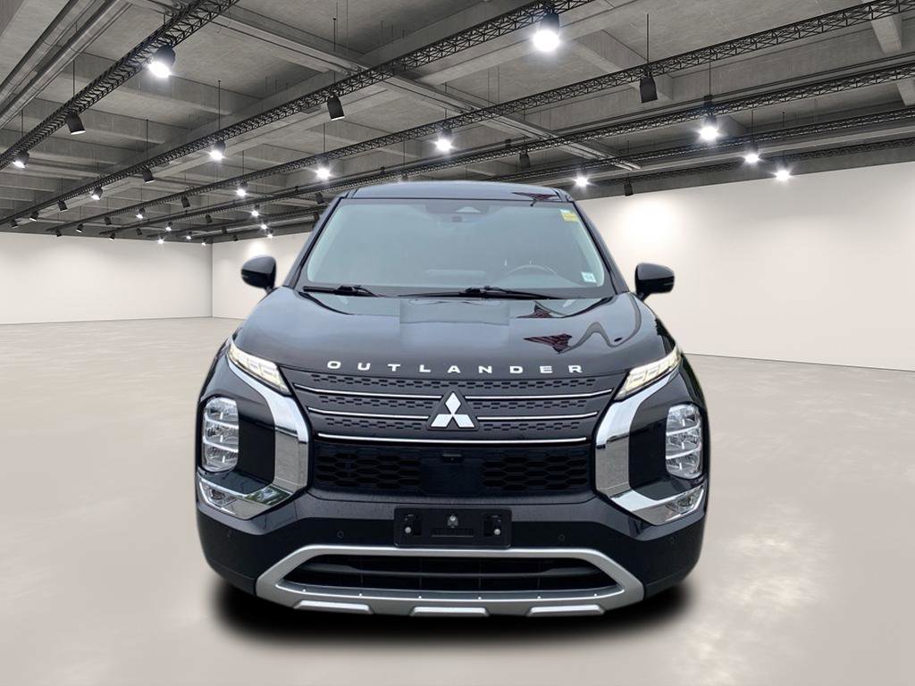 2022 Mitsubishi Outlander SE photo 2