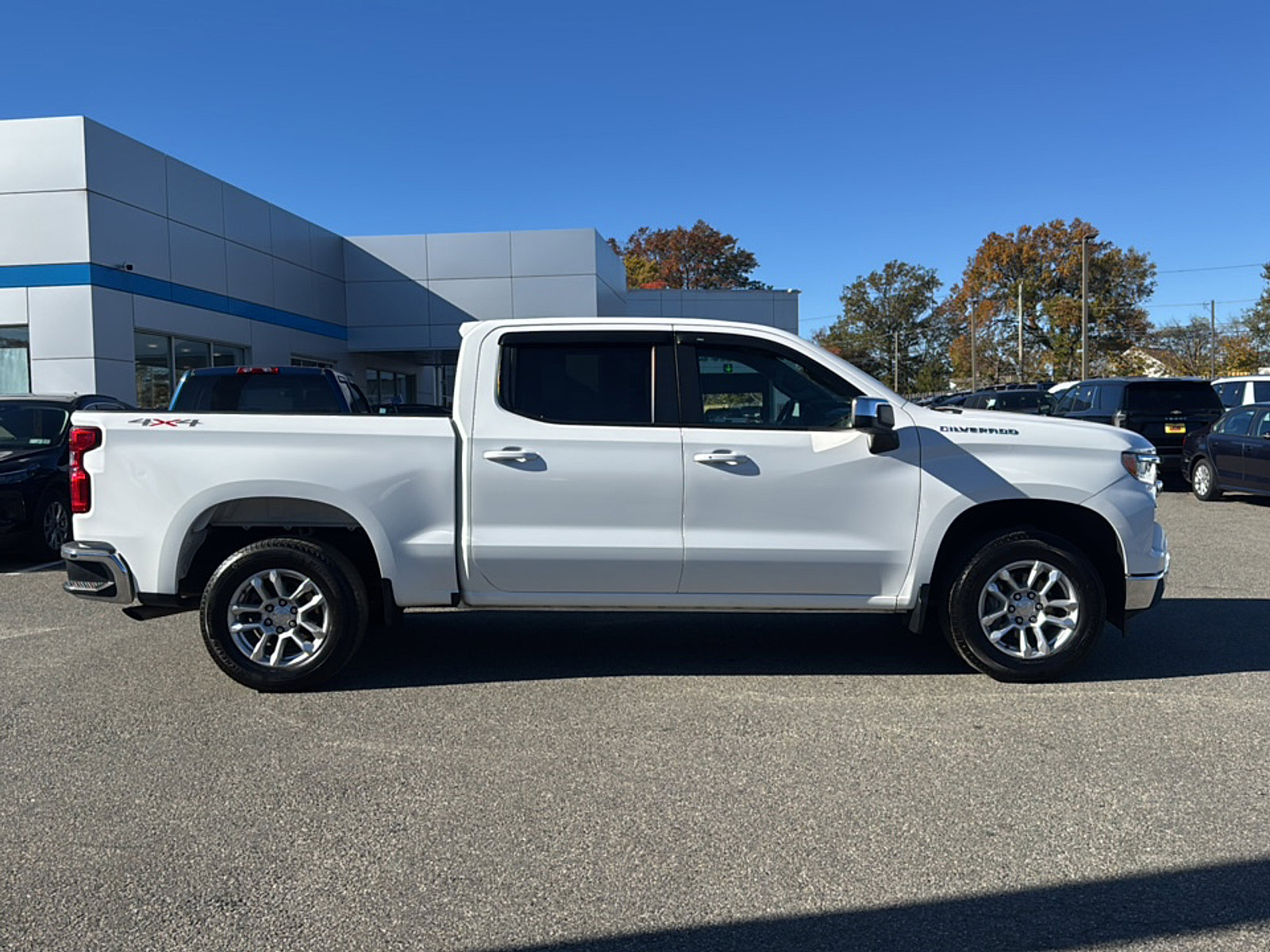 2023 Chevrolet Silverado 1500 LT photo 4