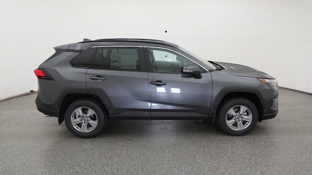 2025 Toyota RAV4 XLE photo 21
