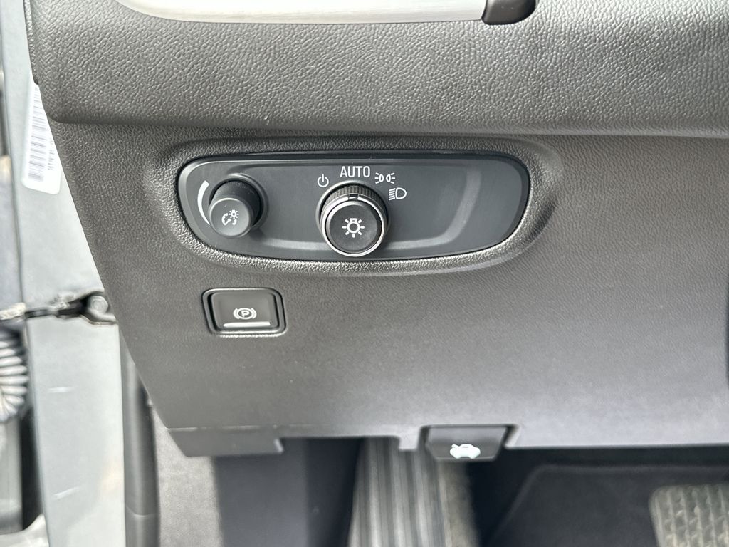 2024 GMC TERRAIN - Image 15