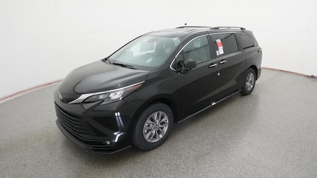 2026 Toyota Sienna XLE's photo