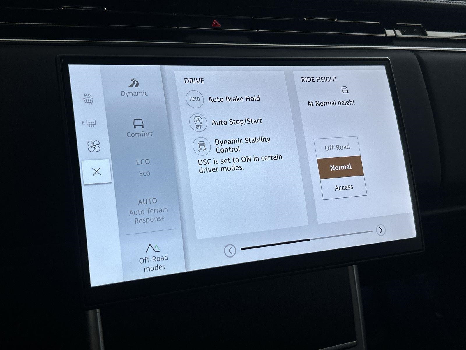2025 Land Rover Range Rover SE photo 17