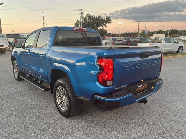2023 Chevrolet Colorado LT photo 3