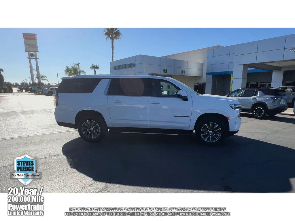 2022 Chevrolet Suburban LT photo 13