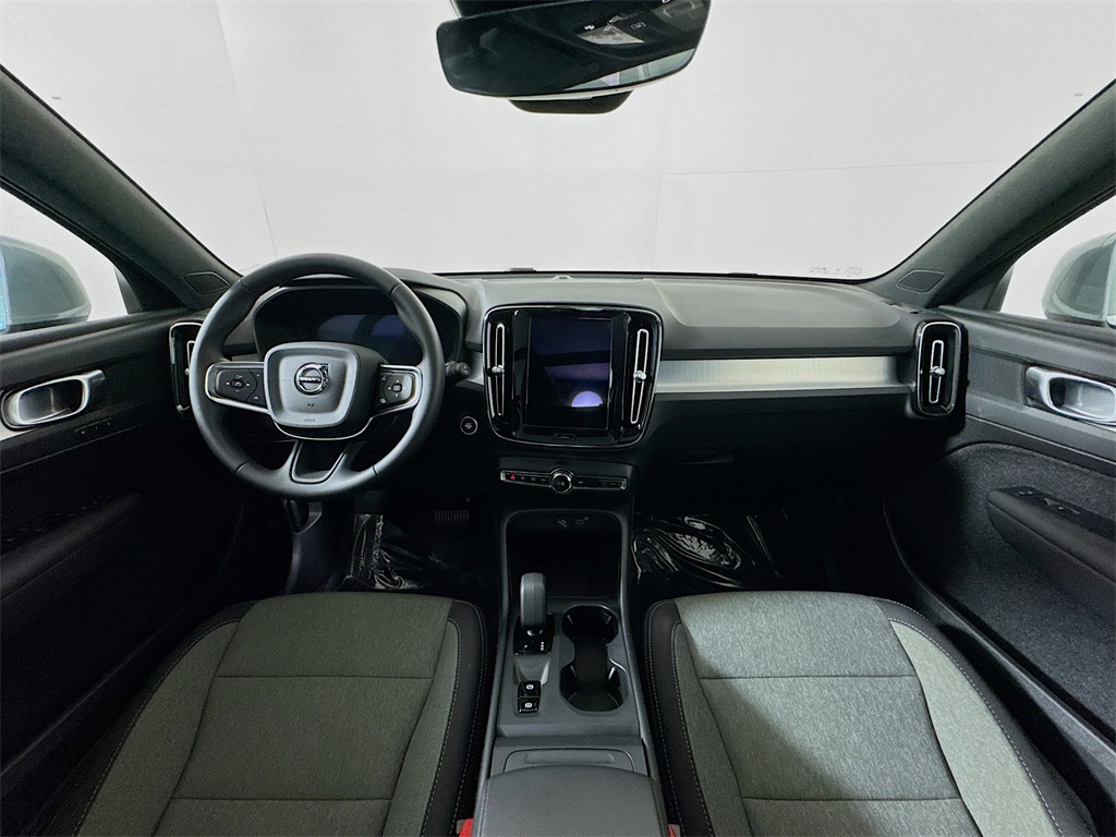 2025 Volvo XC40 Core photo 6