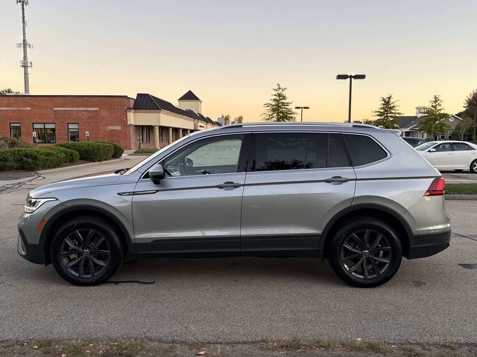 2022 Volkswagen Tiguan SE photo 2