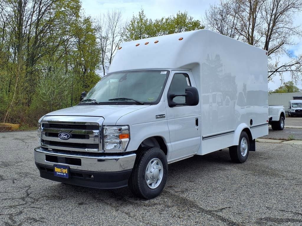 2026 Ford E-350 Base photo 3