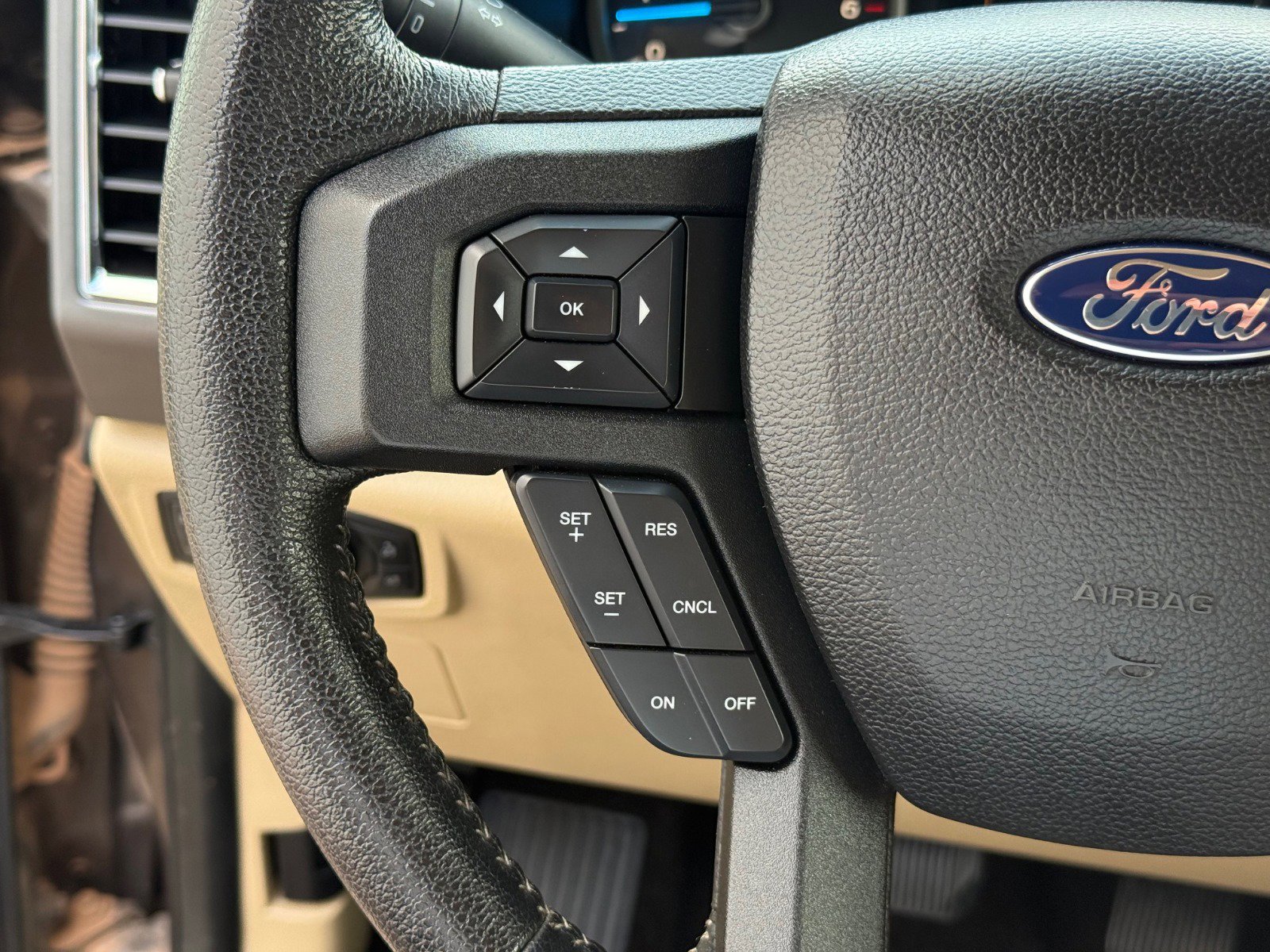 2015 Ford F-150 XLT photo 16