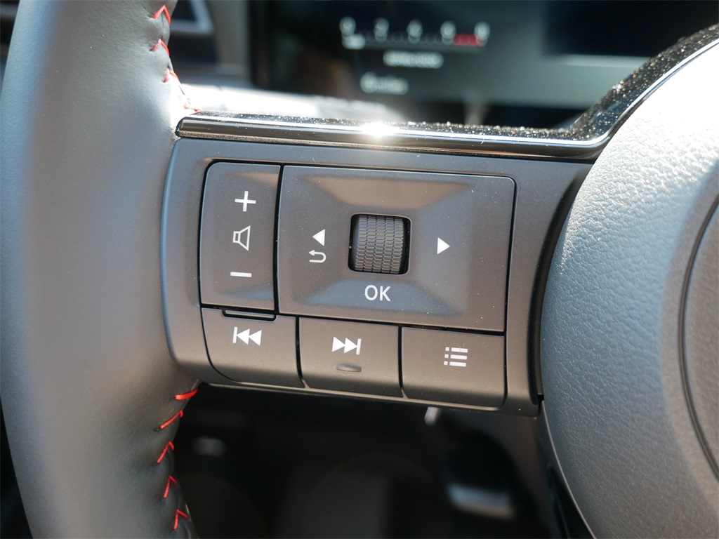 2025 Nissan Kicks SR photo 17