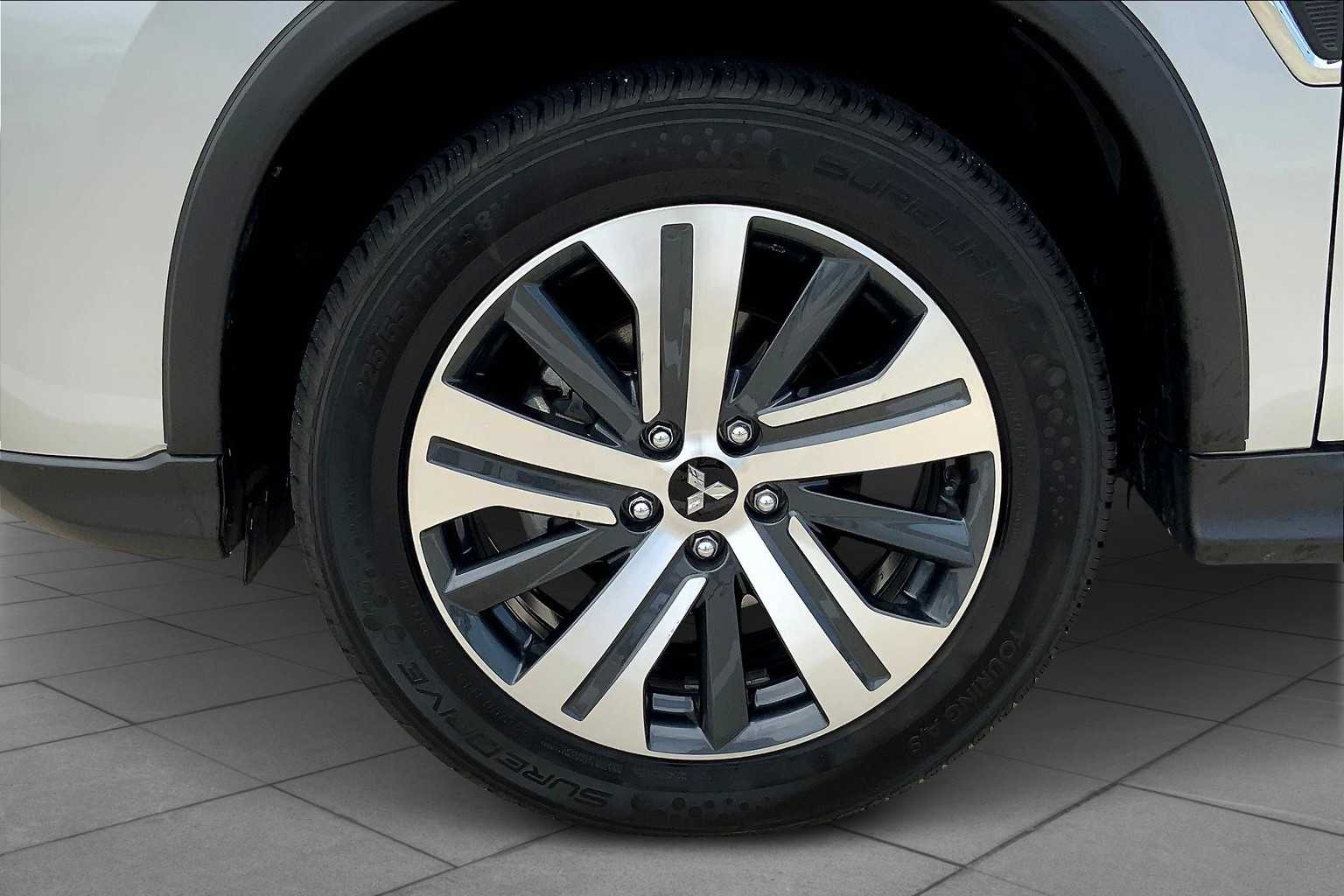 2024 Mitsubishi Outlander Sport SE photo 9