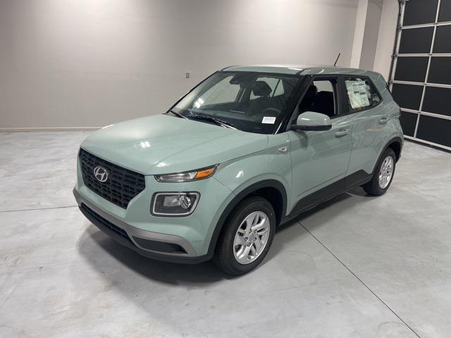 2026 Hyundai Venue SE photo 3