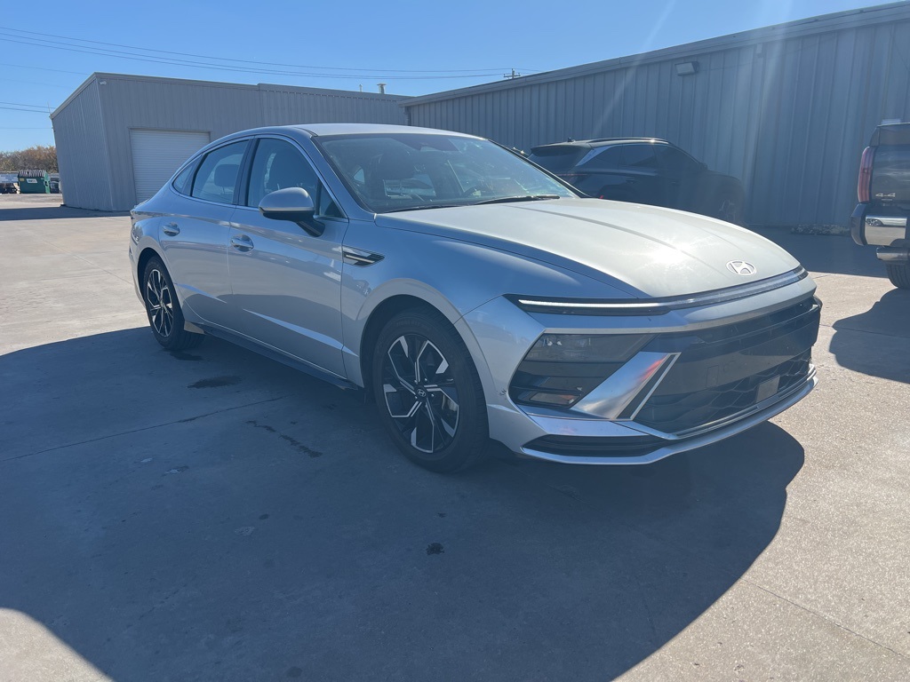 2025 Hyundai Sonata SEL photo 3