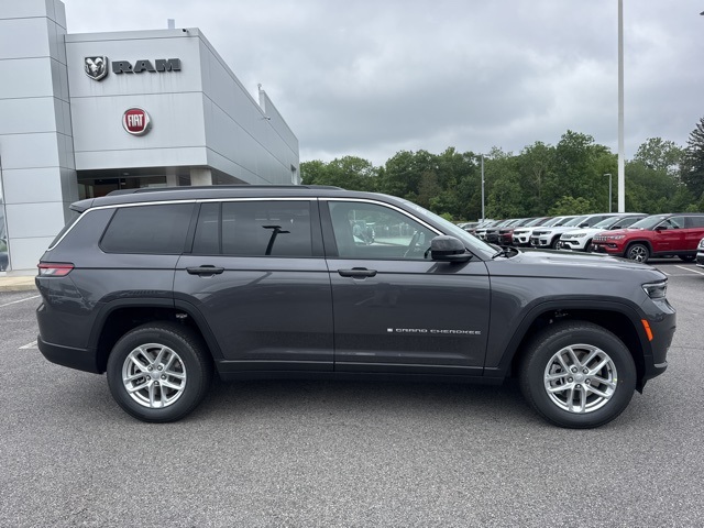 2025 Jeep Grand Cherokee Laredo X photo 2