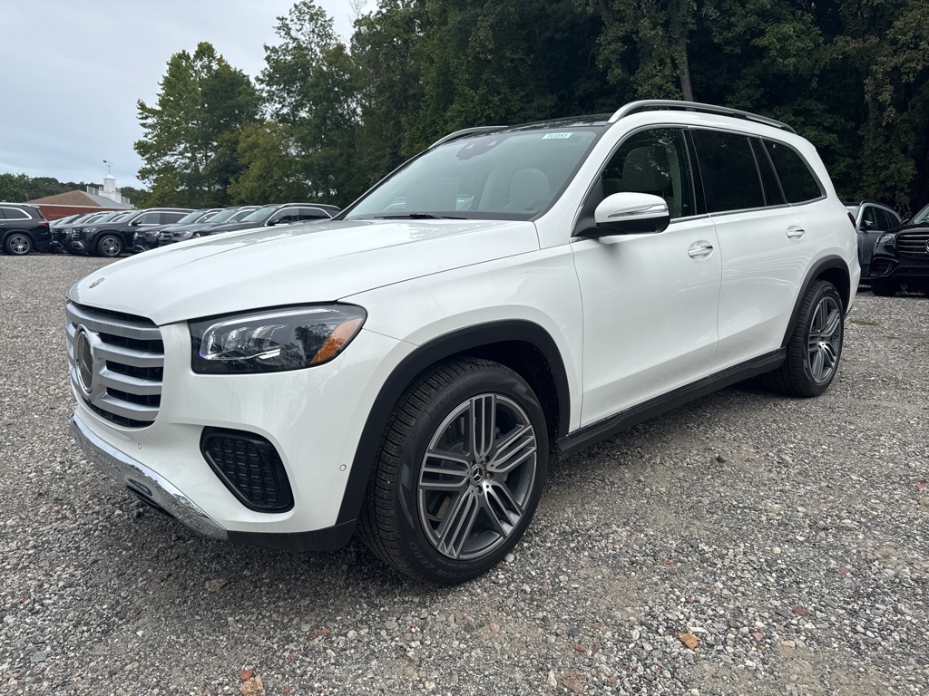 2026 Mercedes Benz GLS 450 4MATIC photo 3