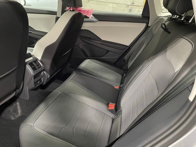 2025 Volkswagen Taos SE photo 12