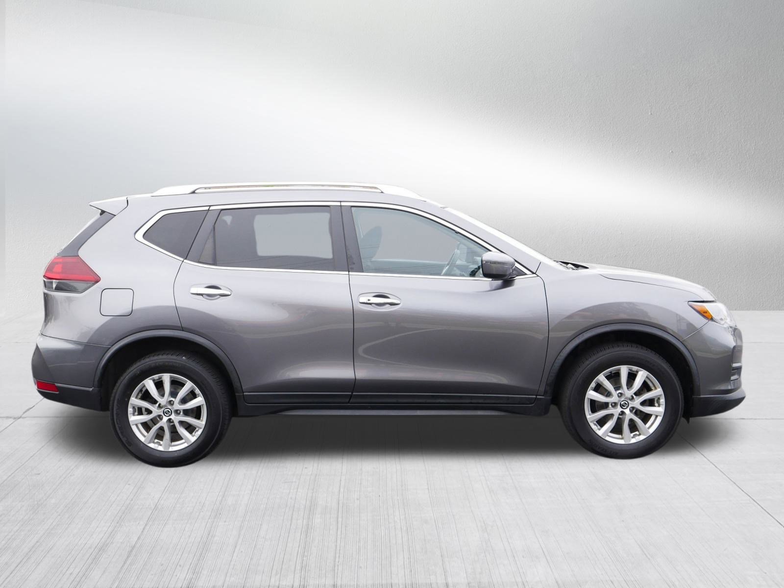 2019 Nissan Rogue SV photo 8