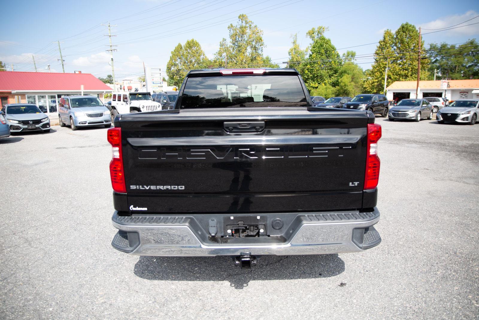 2023 Chevrolet Silverado 1500 LT photo 3