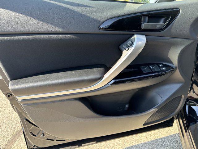 2024 Mitsubishi Eclipse Cross LE photo 8