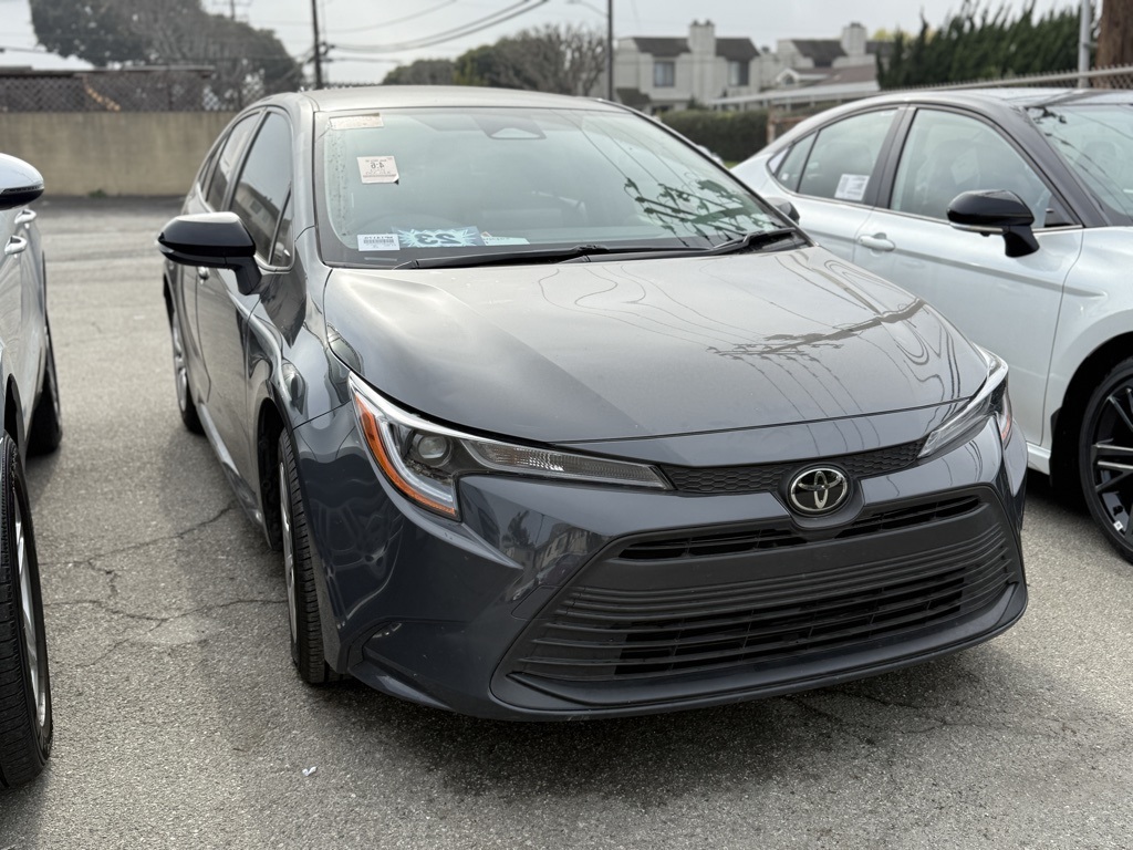 2023 Toyota Corolla LE's photo