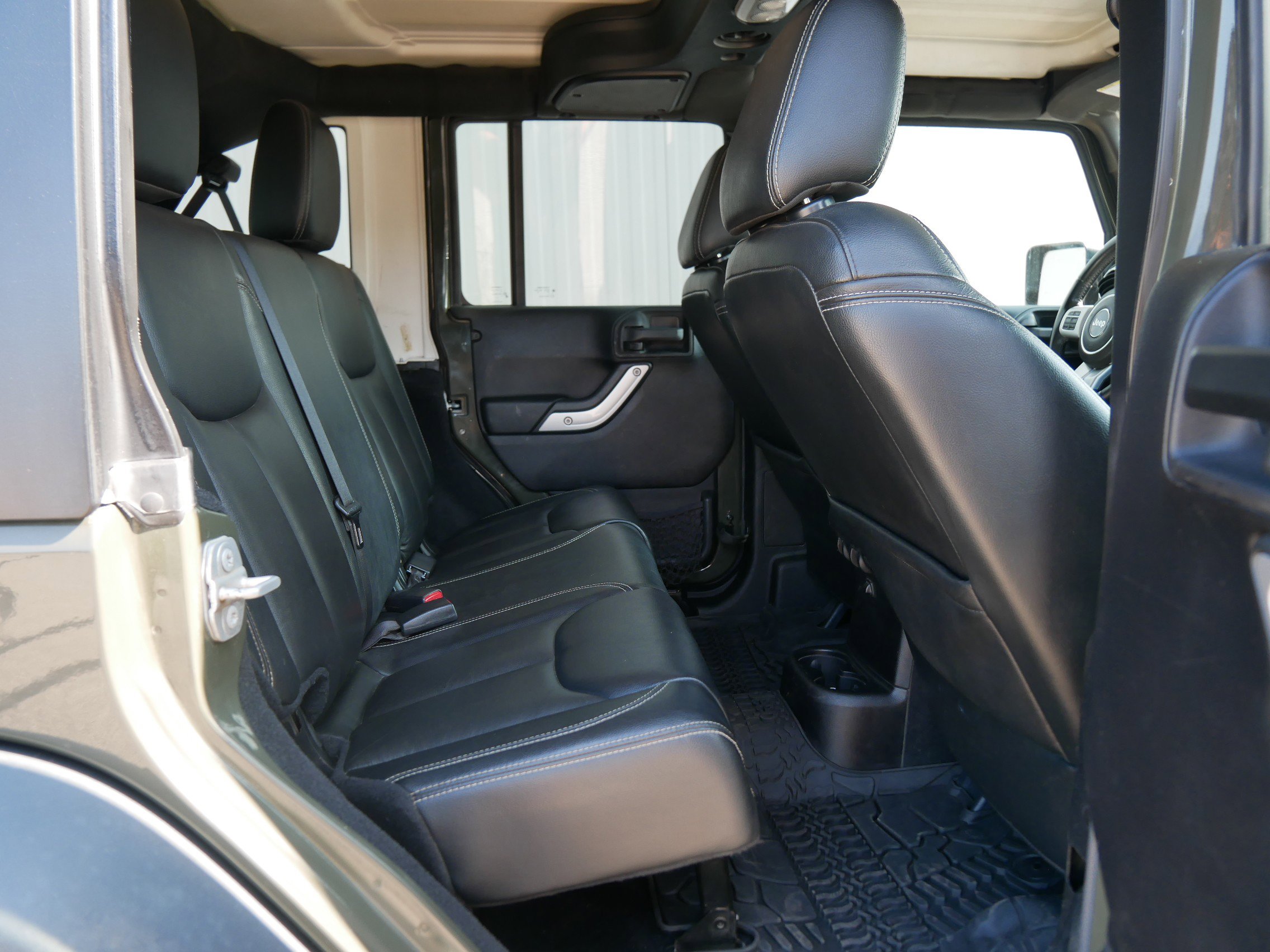 2015 Jeep Wrangler Unlimited Rubicon Hard Rock photo 13