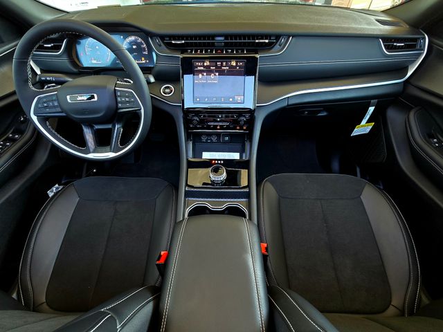 2025 Jeep Grand Cherokee Altitude X photo 7