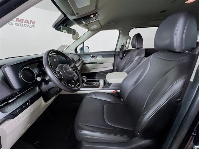 2024 Kia Carnival LX photo 9