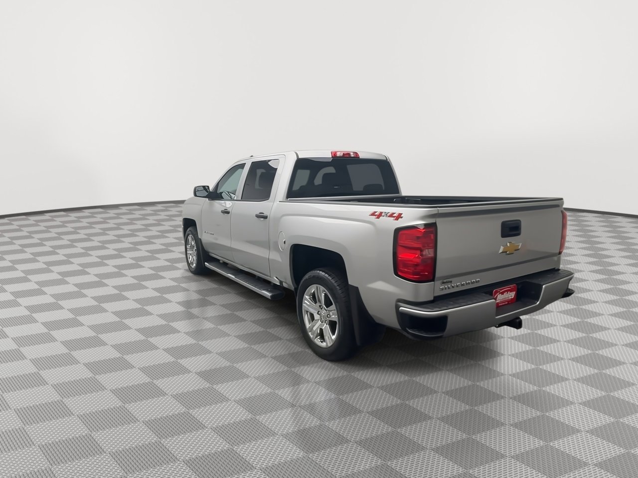 2018 Chevrolet Silverado 1500 Custom photo 2