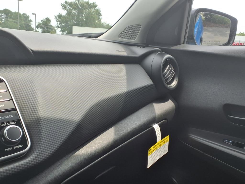 2025 Nissan Kicks Play S photo 20