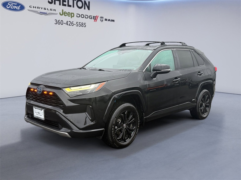 2022 Toyota RAV4 SE's photo