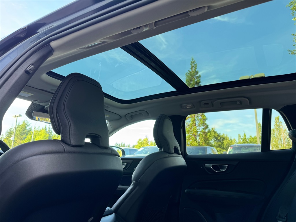 2024 Volvo V60 Cross Country B5 Plus photo 24