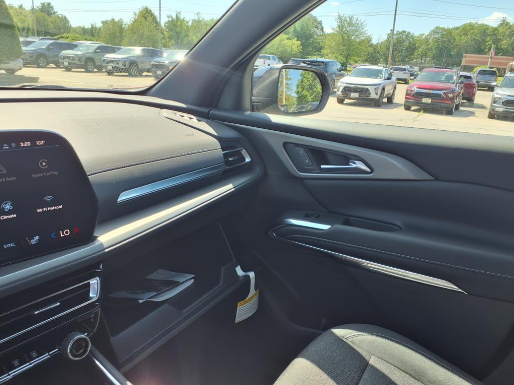 2025 Chevrolet Traverse photo 10