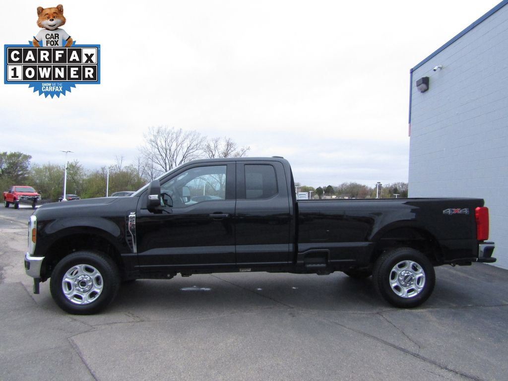 2025 Ford F-250 XLT photo 2