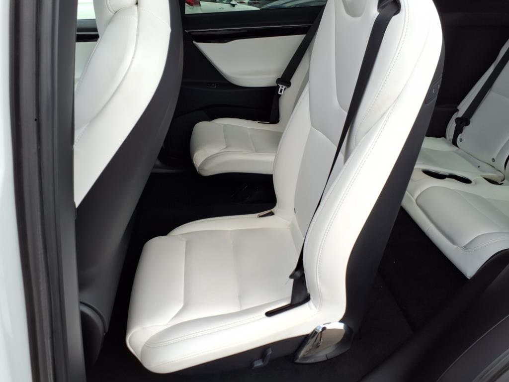2018 Tesla Model X 75D photo 12